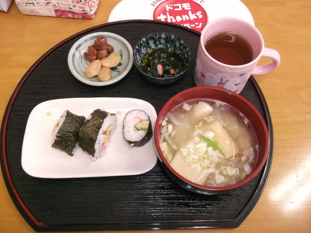 「昼食」手作り恵方巻き